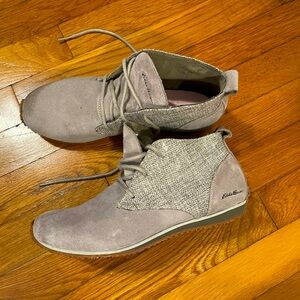 Lightly worn women’s size 7.5 Eddie Bauer shoes